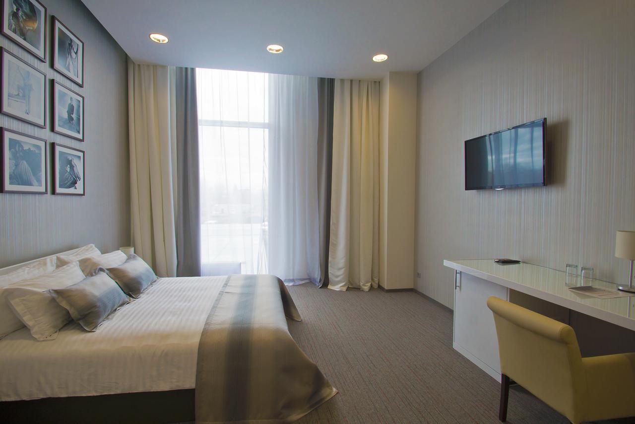 Terminal B Hotel Киев Экстерьер фото